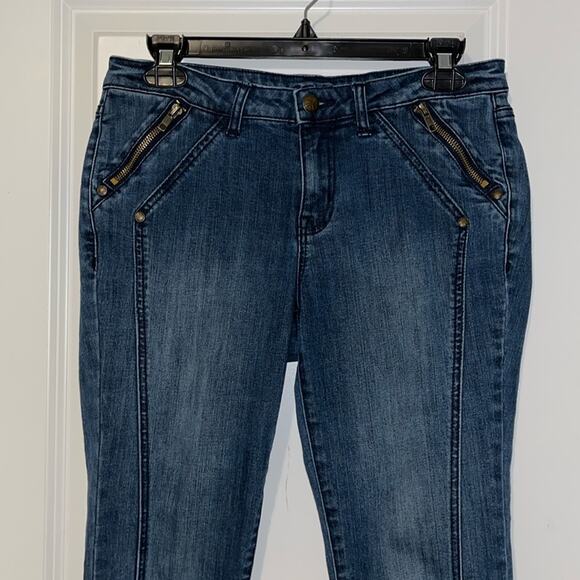 Cache Zipper Ankle Skinny Jeans - Picture 2 of 10